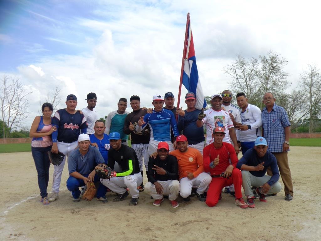 Equipo de sóftbol de Sancti Spíritus, ganador de la zona central en Juegos de los Trabajadores. Foto: Yuleiky Obregón Macías