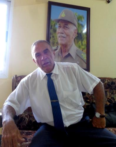 El chofer Jesús Caballero, con más de 33 años de experiencia, da lo mejor de sí en cada jornada laboral. Foto: Lianne Fonseca