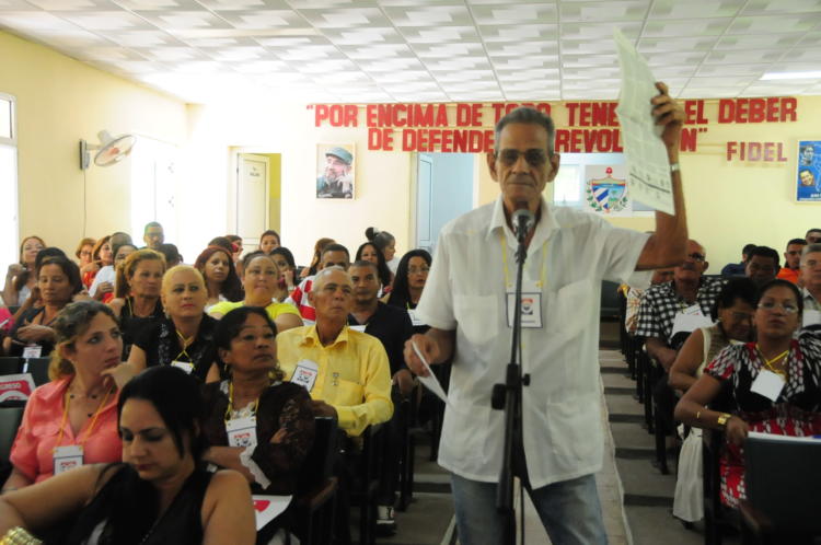 El jubilado José Ramón Campaña significó el valor de la historia en el trabajo político-ideológico. | foto: Ángel Chimeno Pérez