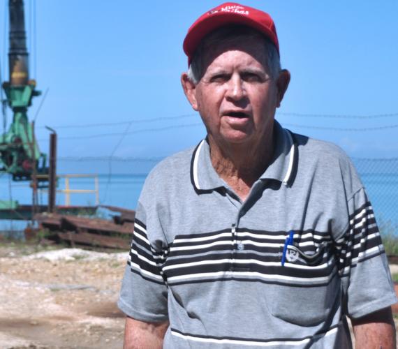Oscar Menéndez Pérez, trabajador portuario, recuerda al Che. Foto: Jorge Pérez Cruz