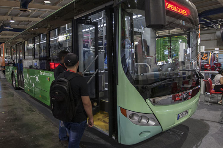 El ómnibus eléctrico ha circulado por las calles habaneras por más de seis meses, superando todas las pruebas. Foto: René Pérez Massola