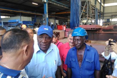 Primer Vicepresidente cubano intercambia con trabajadores santiagueros