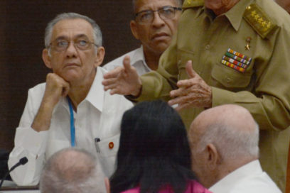 Preside Raúl Comisión que elaborará el Proyecto de Constitución de la República