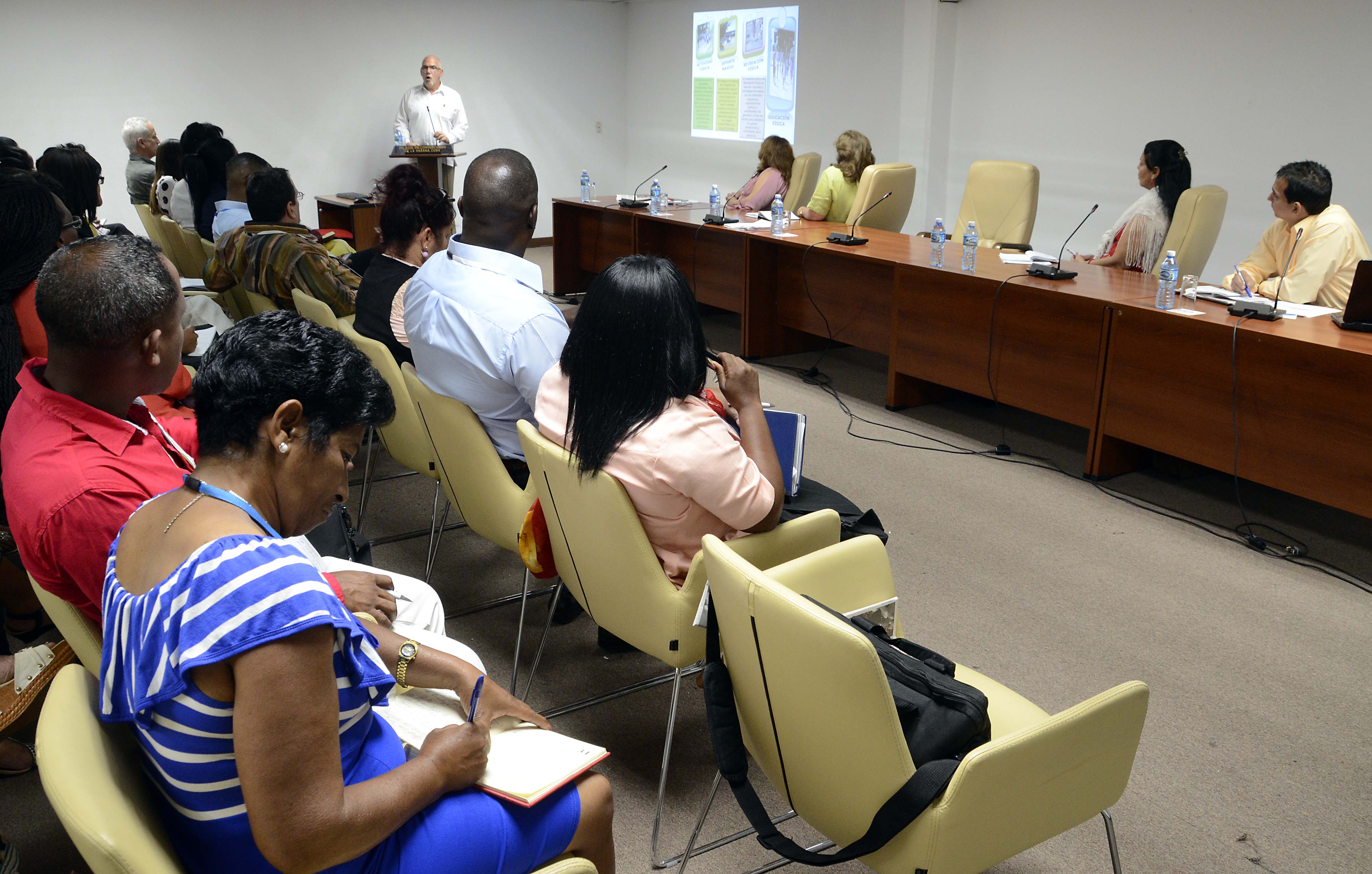 Comisión de Salud y Deporte de la Asamblea Nacional del Poder Popular. Foto: Joaquín Hernández Mena