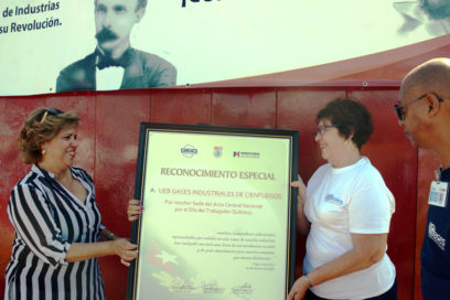 Trabajadores de la industria química ratifican que cumplirán compromisos productivos