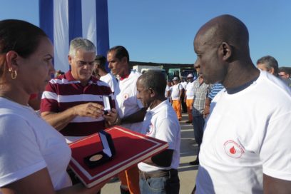 Te ofrezco mi brazo, como símbolo de amor