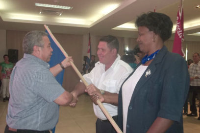 Entregan banderas Proeza Laboral
