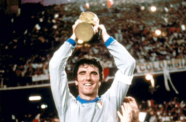 El italiano Dino Zoff, jugador más veterano en ganar una Copa del Mundo.