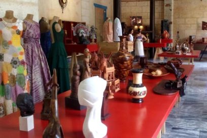 Artesanos artistas en la galería Víctor Manuel