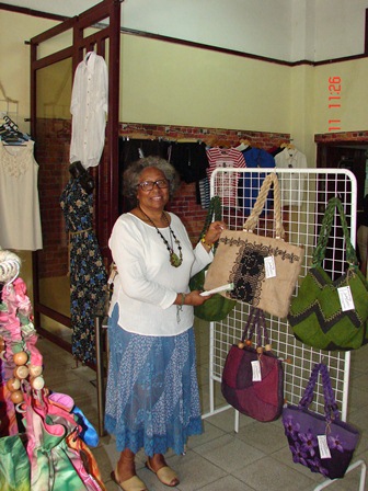 La técnica del parche es la especialidad de Isabel Cristina. Foto: Yenier Hernández Andrés