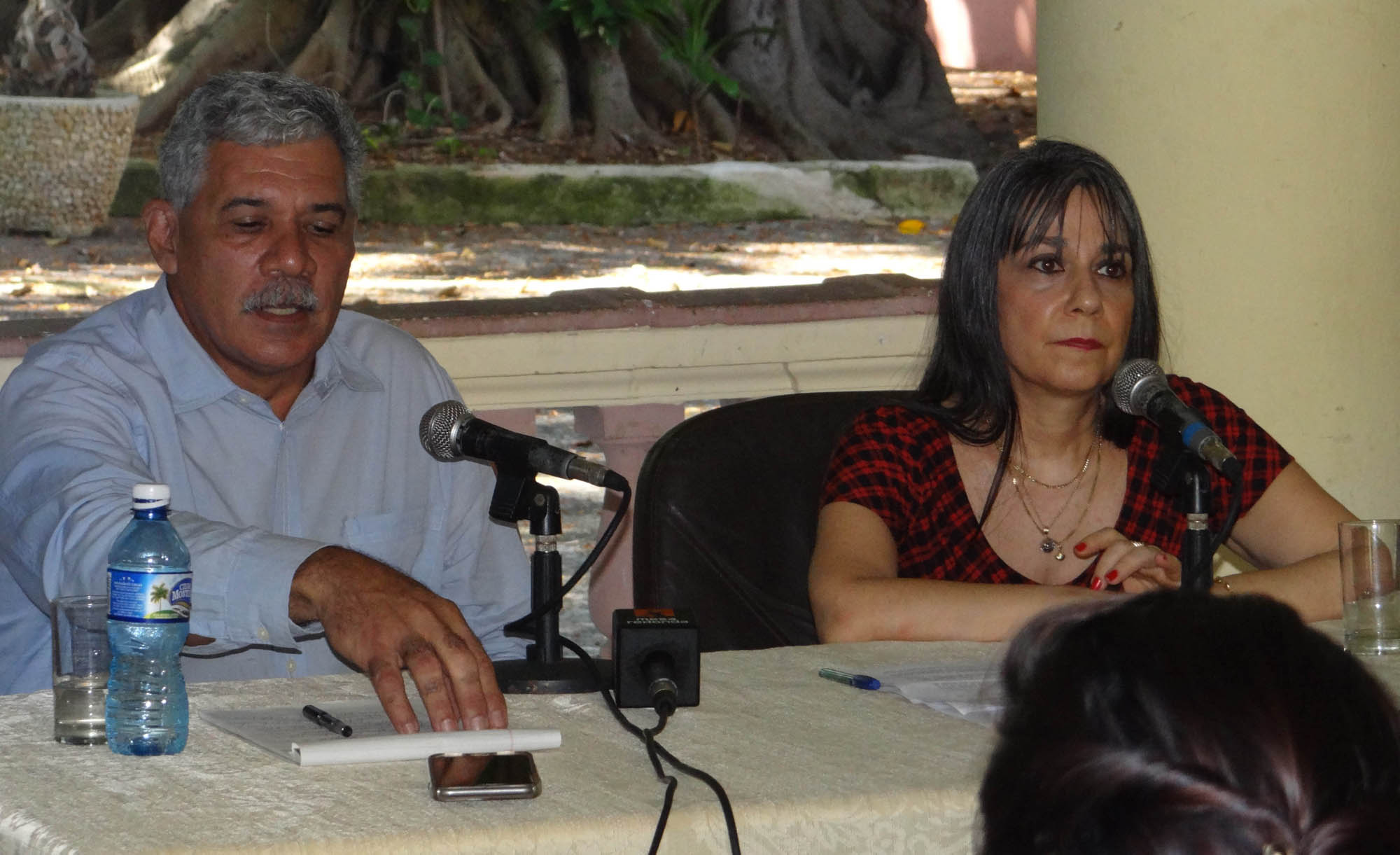Edwin González Vázquez, delegado de la Misión de Puerto Rico en Cuba; y Mirta Granda, jefa del Departamento de Asuntos Políticos de la Dirección General de Asuntos Multilaterales y Derechos Internacionales de la cancillería cubana. Foto: Alberto Castañeda