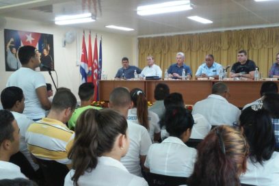 Se reunió Presidente cubano con jóvenes de Granma