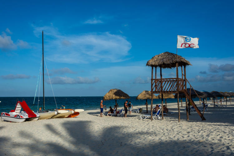 El balneario de Santa Lucía y Cayo Cruz han sido los más beneficiados hasta el momento con diversas acciones de mantenimiento de playas, que permiten rescatar la vitalidad de esos entornos.|foto: Leandro Armando Pérez Pérez
