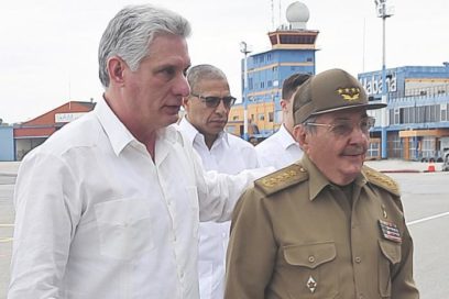 Raúl receives Díaz-Canel