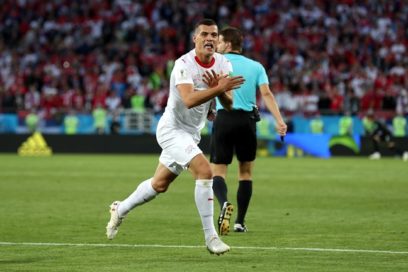 Suiza gana in extremis