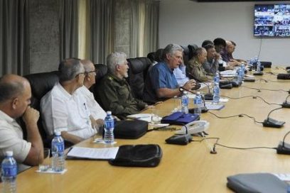 Examina Presidente cubano programas de empleo y de inversiones