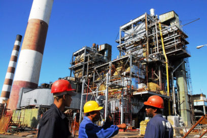 Entregan trofeo Por la Senda del Triunfo a colectivos laborales cienfuegueros