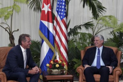 Díaz-Canel receives U.S. Senator Jeff Flake and Google executive