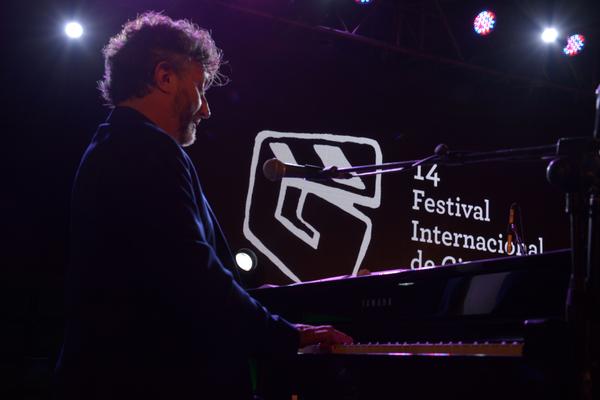 Concierto del cantautor argentino Fito Páez, durante la clausura del XIV Festival Internacional de Cine de Gibara. Foto: Juan Pablo Carreras (ACN)