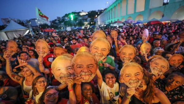Rostros de un Lula sonriente inundaron los espacios del Festival. Foto: @Lulaoficial