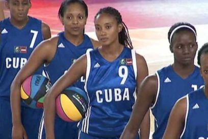 Básket femenino arrolla en su debut