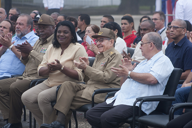 El General de Ejército Raúl Castro Ruz, primer secretario del Partido Comunista de Cuba presidió en el municipio de Segundo Frente el acto provincial de Santiago de Cuba por el 65 aniversario del asalto a los cuarteles Moncada y Carlos Manuel de Céspedes. Foto: René Pérez Massola