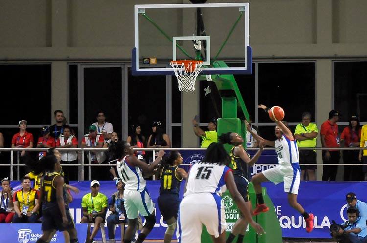 Cuba- Colombia en la final del baloncesto en Barranquilla. Foto: José Raúl Rodríguez Robleda