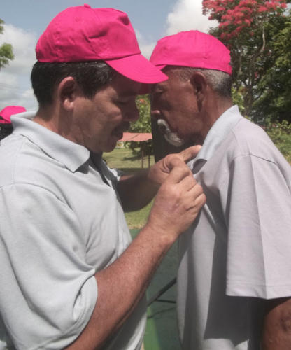 El cincuentenario constructor Antonio Eduardo Aguilera recibió en la actividad la medalla Lázaro Peña de Tercer Grado. Foto: José Luis Martínez Alejo