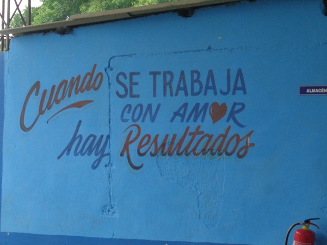 Este es el grafiti de una de las paredes del almacén de la UEB Centro Territorial de Aseguramiento Logístico en Guantánamo, colectivo Vanguardia Nacional. Foto: Adriana Rojas Preval