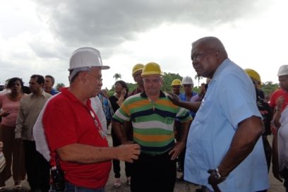 Esteban Lazo llama a perfeccionar las estructuras de gobierno en Holguín y fortalecer la economía