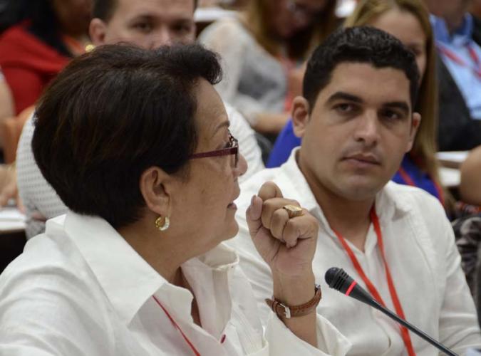 Arleen Rodríguez Derivet, conductora del programa de la Televisión Cubana Mesa Redonda. Foto: Joaquín Hernández Mena