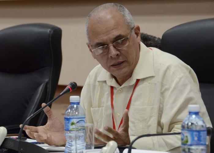 Joel Suárez Pellé, jefe del departamento ideológico del Comité Central del Partido (drecha). Foto: Joaquín Hernández Mena
