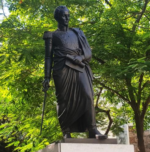 Estatua pedestre de El Libertador en La Habana Vieja.