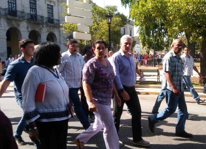 Acompañado por las autoridades de la provincia, Díaz-Canel visitó el centro de la urbe matancera. Foto: Noryis