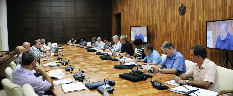 La comisión gubernamental de estímulo y aseguramiento al turismo, dirigida por el titular del sector, Manuel Marrero Cruz, sesiona desde hace años con una agenda encaminada a asegurar la atención al creciente arribo de visitantes. Foto: Estudios Revolución