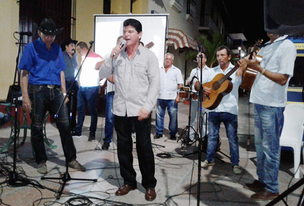 Entre los repentistas invitados, brindó su arte Luis Paz Esquivel, Papillo. Foto enviadas por Merari Mangly