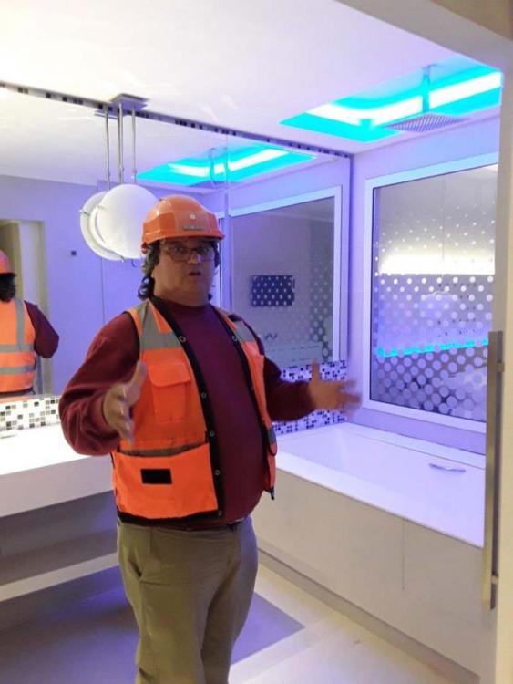 La modernidad y confort, a la par de las últimas tendencias mundiales, es un aspecto común de las habitaciones, asegura Mena Benítez. Foto: Ventura de Jesús.