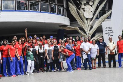 Baloncestistas recorren sitios de interés