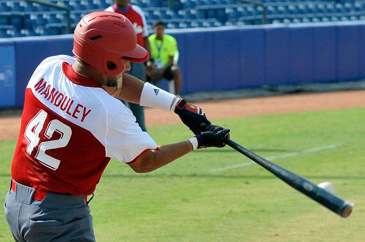 Yordan Manduley (5-4) lo mejor a la ofensiva por Cuba. Foto: José Raúl Rodríguez Robleda.