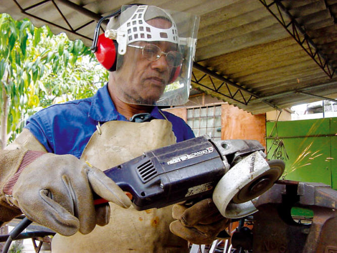 Una de las funciones principales del Insat es brindar atención médica especializada a trabajadores expuestos a riesgos laborales. Foto: Agustín Borrego Torres