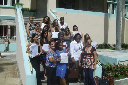 Entregan títulos a nuevos profesionales de la Educación