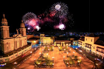 Espectáculo de fuegos artificiales da la bienvenida a los 503 años de fundada Santiago de Cuba