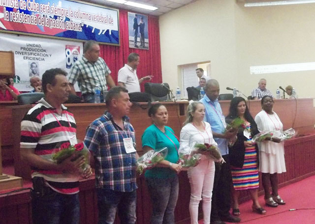 El nuevo secretariado electo. Primera de derecha a izquierda Marilyn Diaz Montalvo, ratificada como secretaria general. Foto: José Luis Martínez Alejo