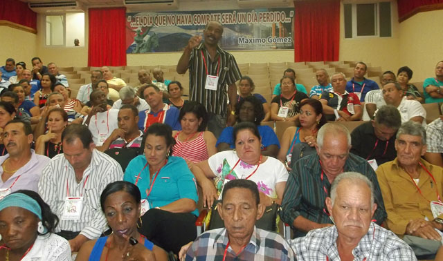 Hubo consenso en la plenaria que lograr no menos del 80 % de movilización del personal a la agricultura cañera constituye hoy la principal batalla en Ciego. Foto: José Luis Martínez Alejo