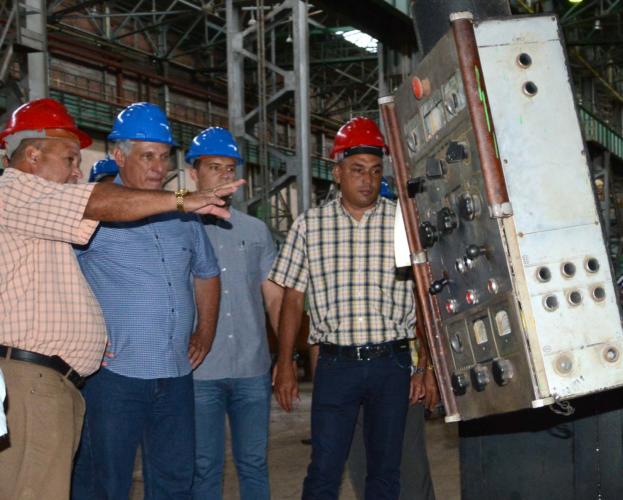 Díaz-Canel en Empresa Planta Mecánica de Villa Clara