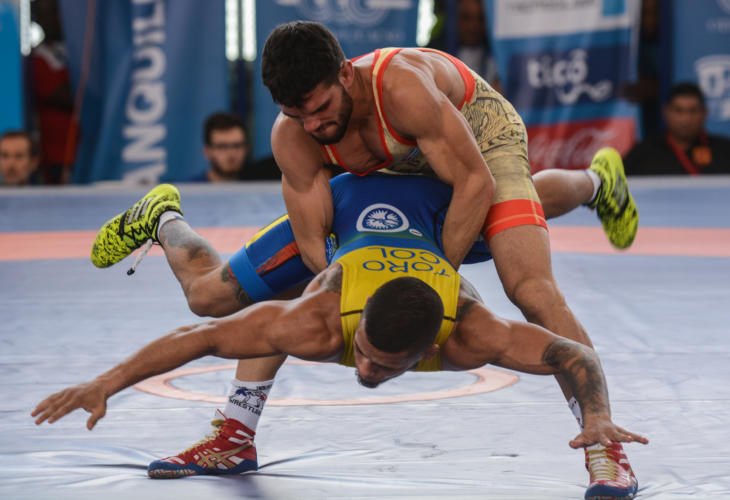 Luis Orta (rojo), de la división de 60 Kg, de la lucha grecorromana, discutirá la medalla de oro , en los XXIII Juegos Centroamericanos y del Caribe, en el Coliseo Chelo de Castro, en Barranquilla, Colombia. ACN FOTO/Marcelino VAZQUEZ HERNANDEZ