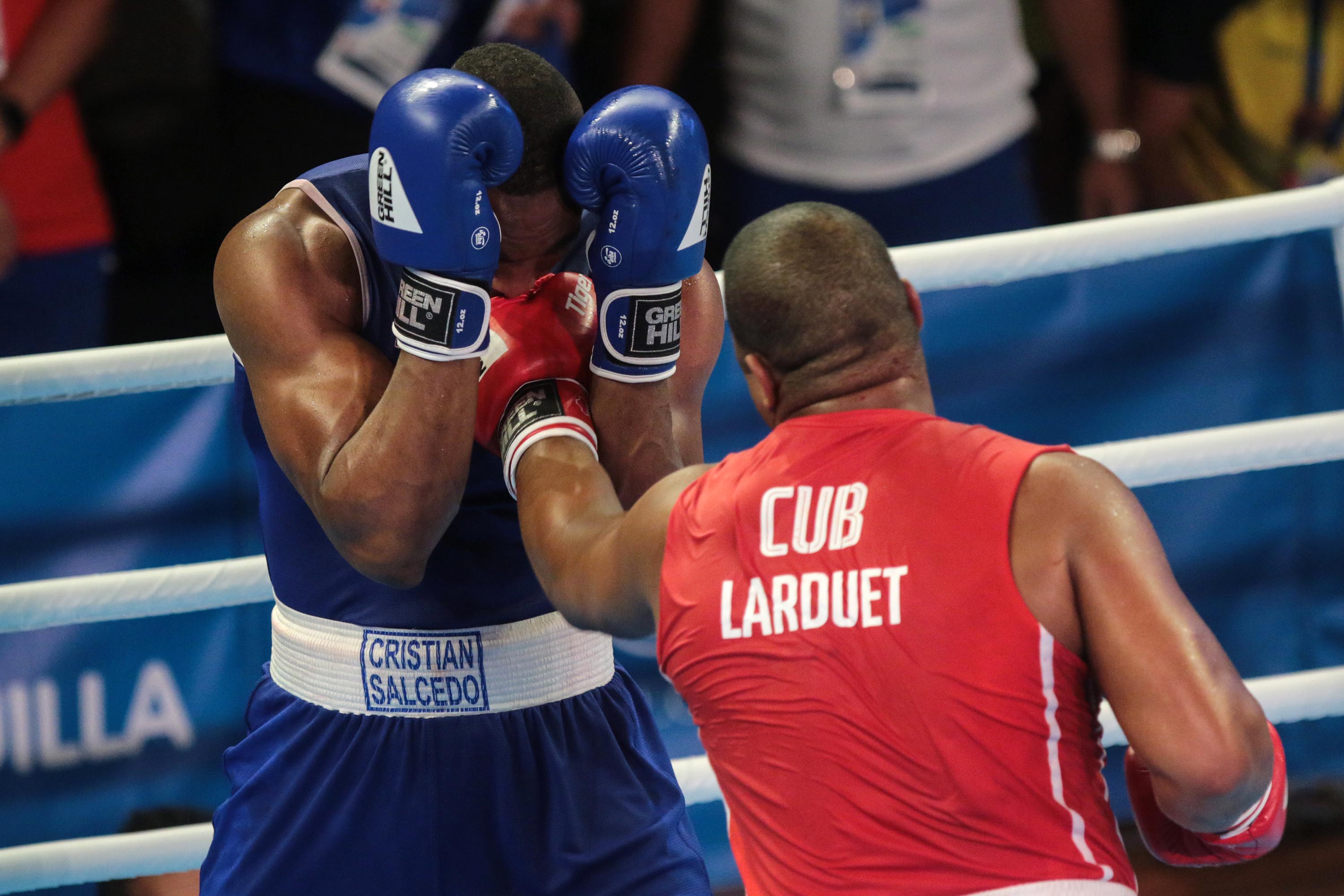 Jose Angel Larduet de Cuba [Rojo] vs Cristian Salcedo de Colombia, combate de +91 kgs, en el Salón Jumbo del Country Club, durante los XXIII Juegos Centroamericanos y del Caribe en Barranquilla 2018, Colombia. Foto: Roberto Morejon