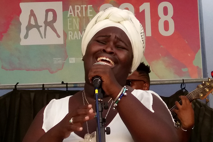 Los críticos la califican como la mejor voz femenina de Cuba. Foto: René Pérez Massola