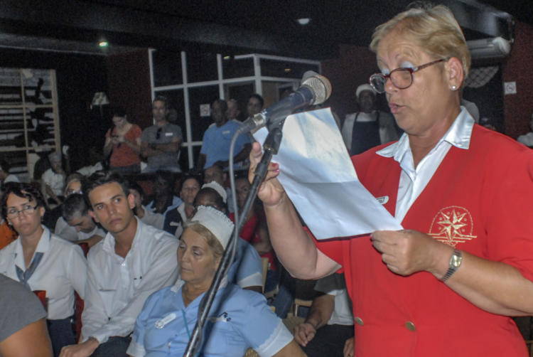 Consulta Popular del Proyecto de Constitución en Hotel Copacahabana. Foto: Heriberto González Brito