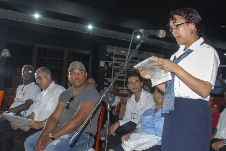 Consulta Popular del Proyecto de Constitución en Hotel Copacahabana. Foto: Heriberto González Brito